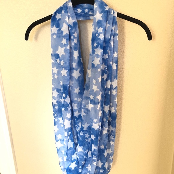 American Eagle Infinity Circle Scarf Blue Stars - Picture 1 of 2